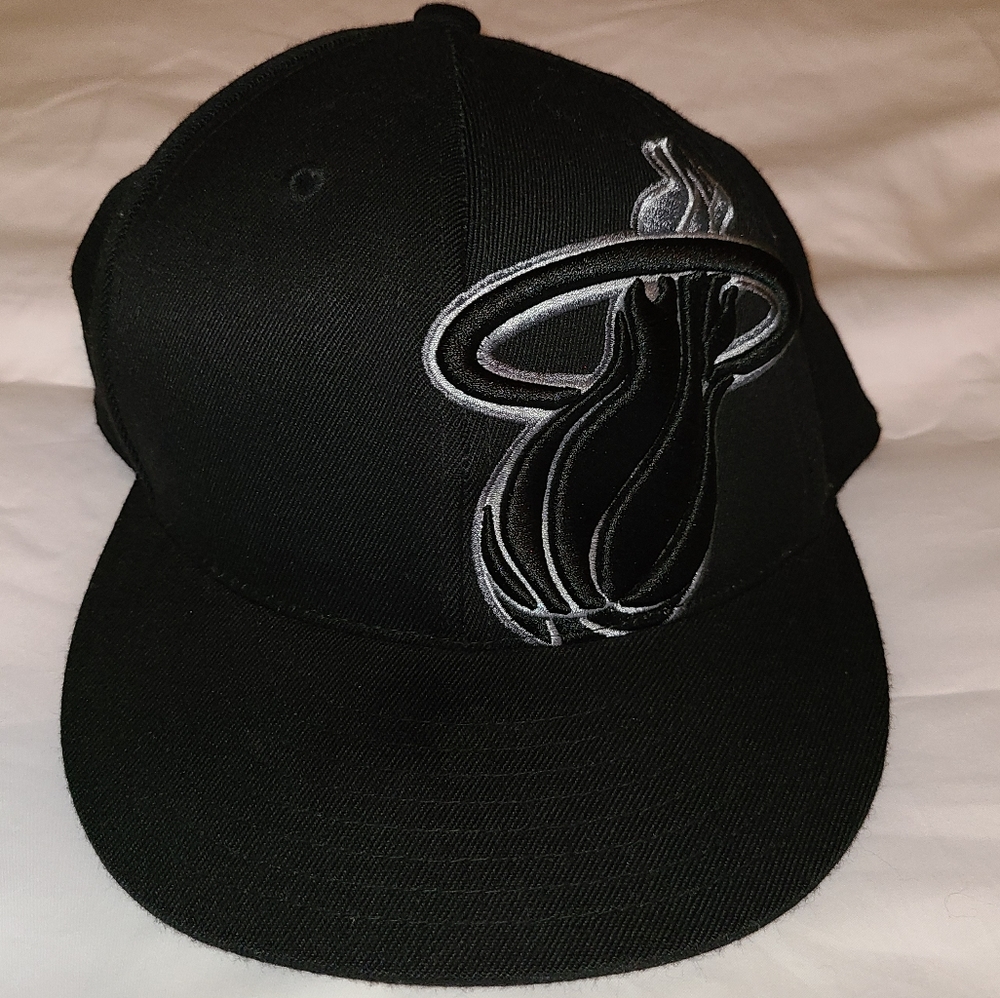 Mami Heat Fitted Hat